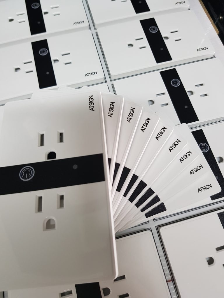 พิมพ์โลโก้ ปลั๊กไฟ ไวไฟ Wi-Fi Smart Plug