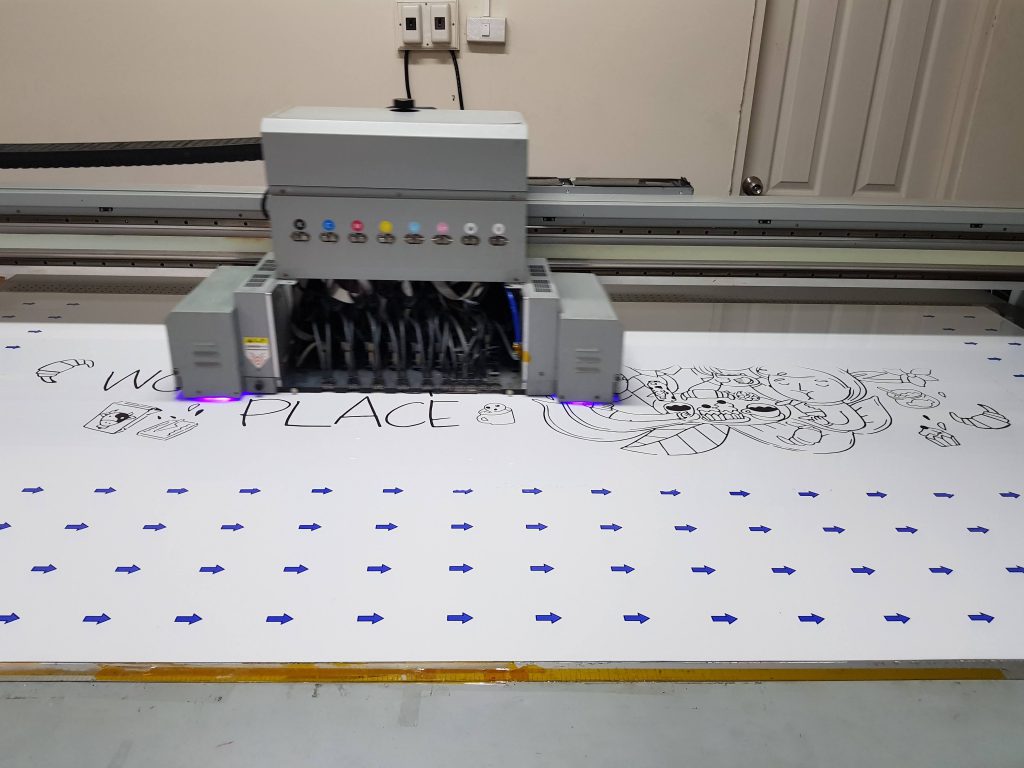 พิมพ์แผ่นลามิเนต โฟเมก้า สีขาวเงา 2.4เมตร