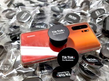 Pop Socket หรือ GripTok ที่ติดหลังโทรศัพท์แบรนด์ Tiktok