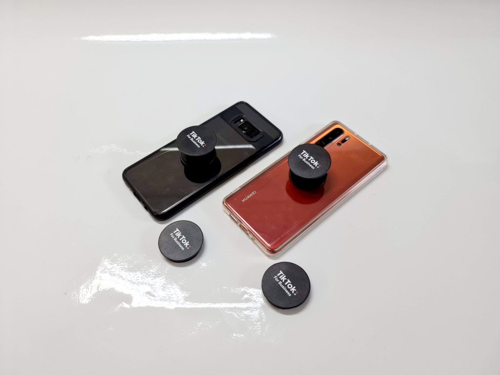 Pop Socket หรือ GripTok ที่ติดหลังโทรศัพท์แบรนด์ Tiktok